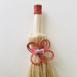 希少な野州の茜染め精麻とグレードAAA水晶を使用した魔法のほうき