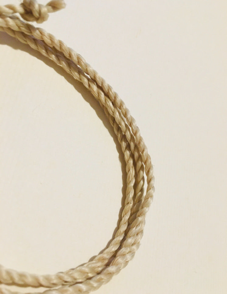 野州麻の最高品質特等の精麻を使用した長さ80㎝太さ3㎜の精麻の紐