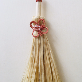 希少な野州の茜染め精麻とグレードAAA水晶を使用した魔法のほうき