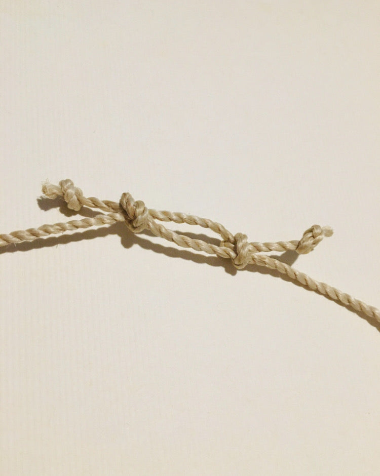野州麻の最高品質特等の精麻を使用した長さ80㎝太さ3㎜の精麻の紐