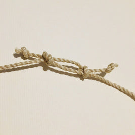 野州麻の最高品質特等の精麻を使用した長さ80㎝太さ3㎜の精麻の紐