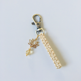 希少な国産１００％精麻とシトリンの御守りストラップ