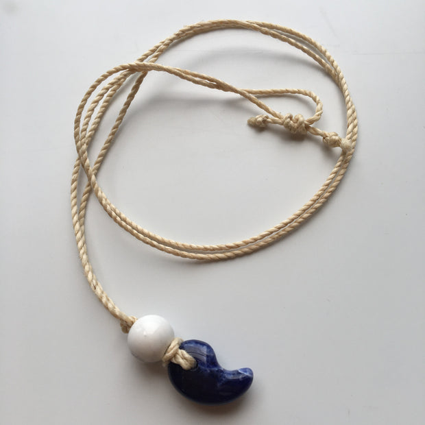 最高品質特々等精麻と勾玉のソーダライトを使用したペンダント