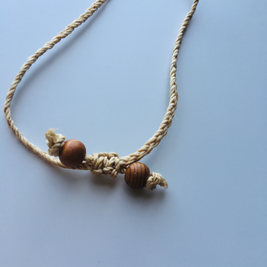 神が宿る植物精麻とインカローズのマクラメ編みペンダント【三つ編み】　