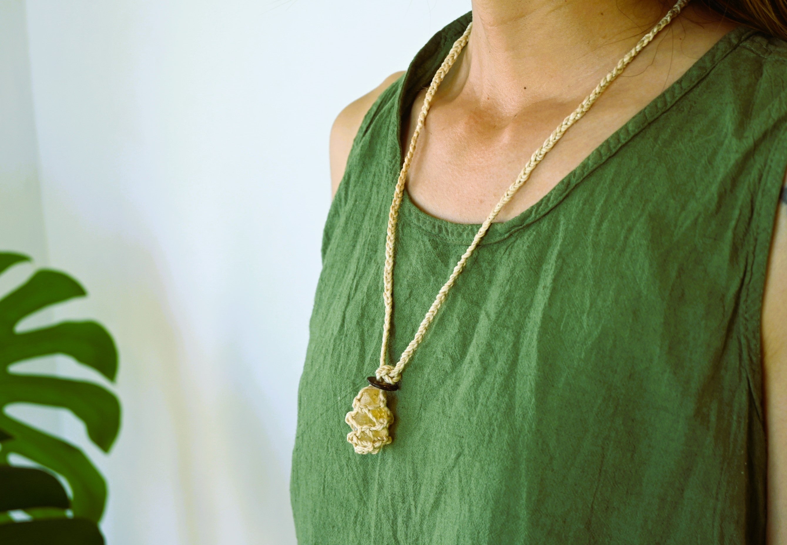 国産１００％精麻と金運アップの石シトリンの石包みペンダント