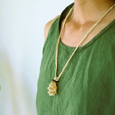 国産１００％精麻と金運アップの石シトリンの石包みペンダント