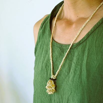 国産１００％精麻と金運アップの石シトリンの石包みペンダント