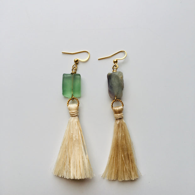 希少な国産１００％精麻とフローライトの御守りピアス