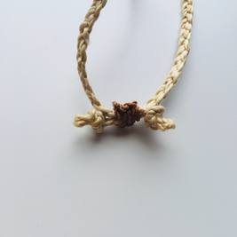 神が宿る植物精麻とスモーキークオーツの石包みペンダント