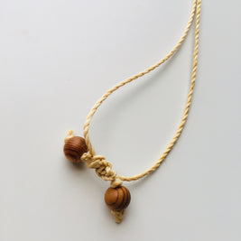 国産１００％精麻と希少なラズベリークオーツのマクラメ編みペンダント