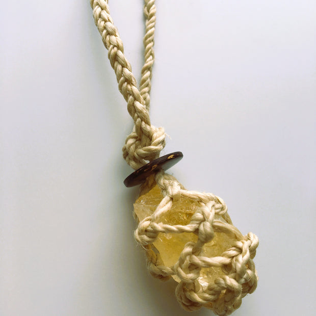国産１００％精麻と金運アップの石シトリンの石包みペンダント