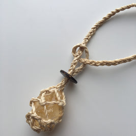 国産１００％精麻と金運アップの石シトリンの石包みペンダント