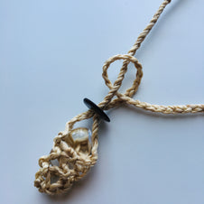 グレードAAAAAランクのヒマラヤ水晶と希少な精麻を使用したペンダント