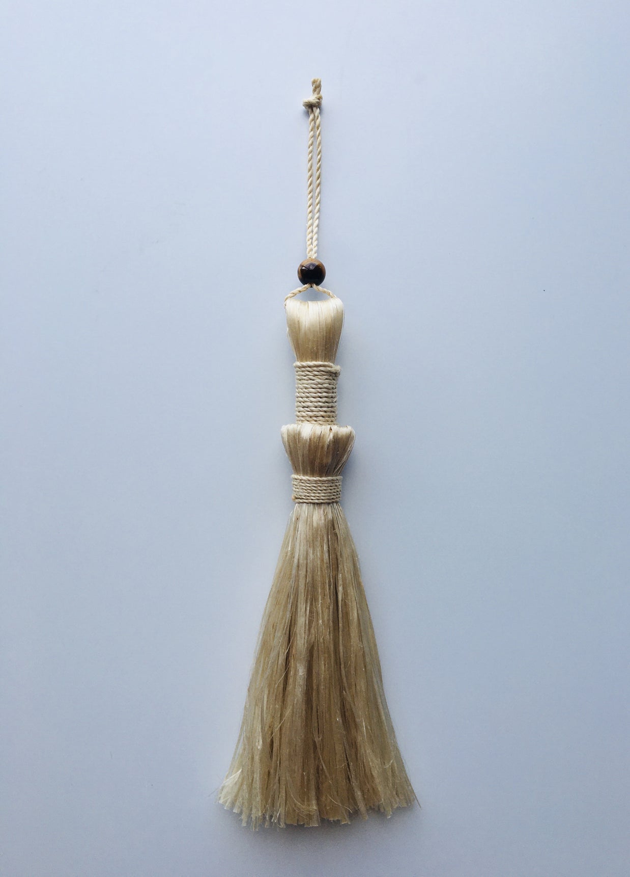 希少な特等精麻とタイガーアイを使用したプレミアムほうき