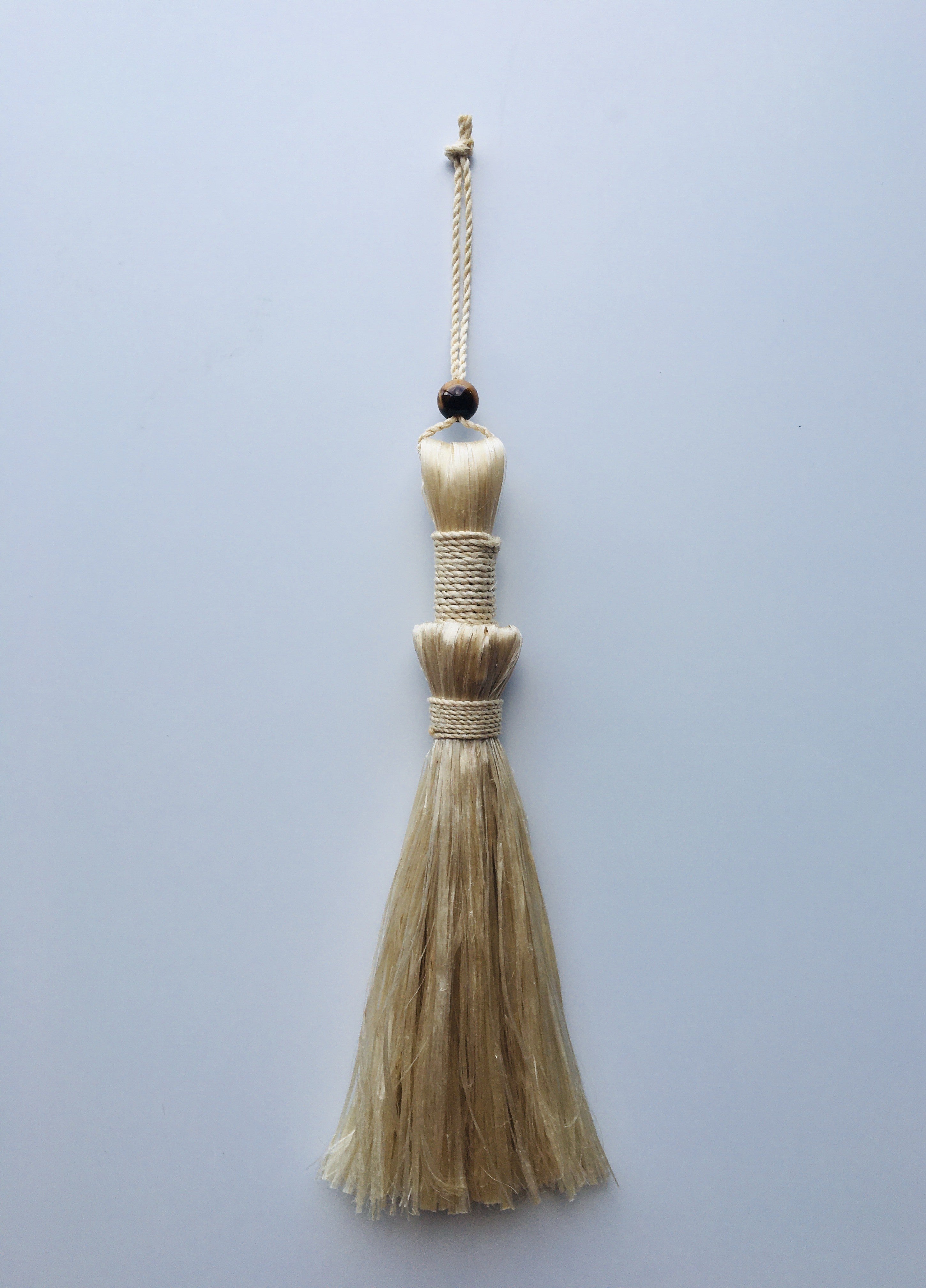 希少な特等精麻とタイガーアイを使用したプレミアムほうき