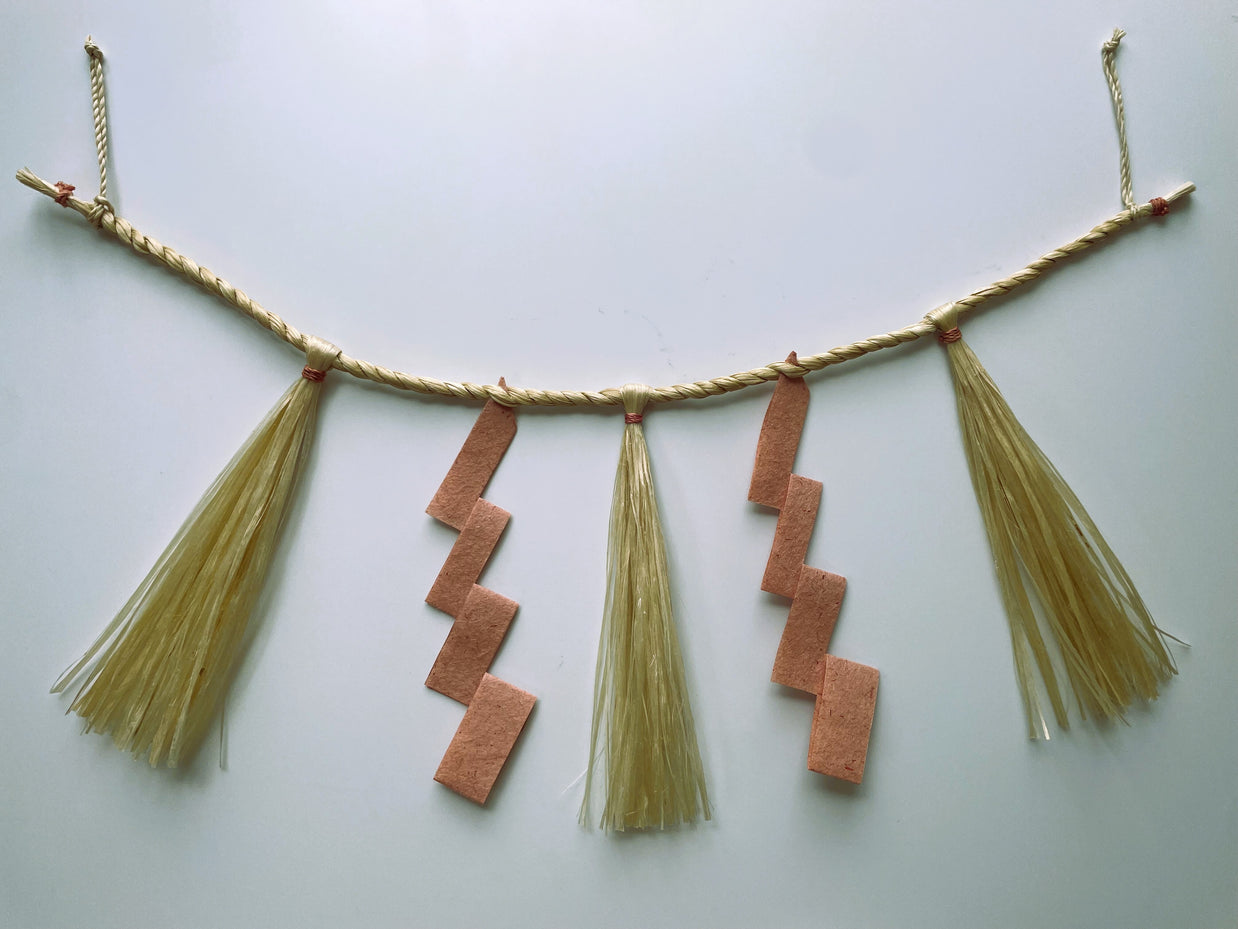 【受注制作】精麻しめ縄・茜の紙垂 ― 空間を清める祓い飾り　Sacred Seima Shimenawa with Madder