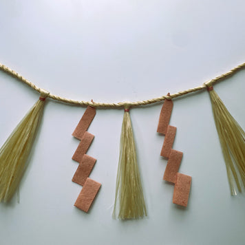 【受注制作】精麻しめ縄・茜の紙垂 ― 空間を清める祓い飾り　Sacred Seima Shimenawa with Madder