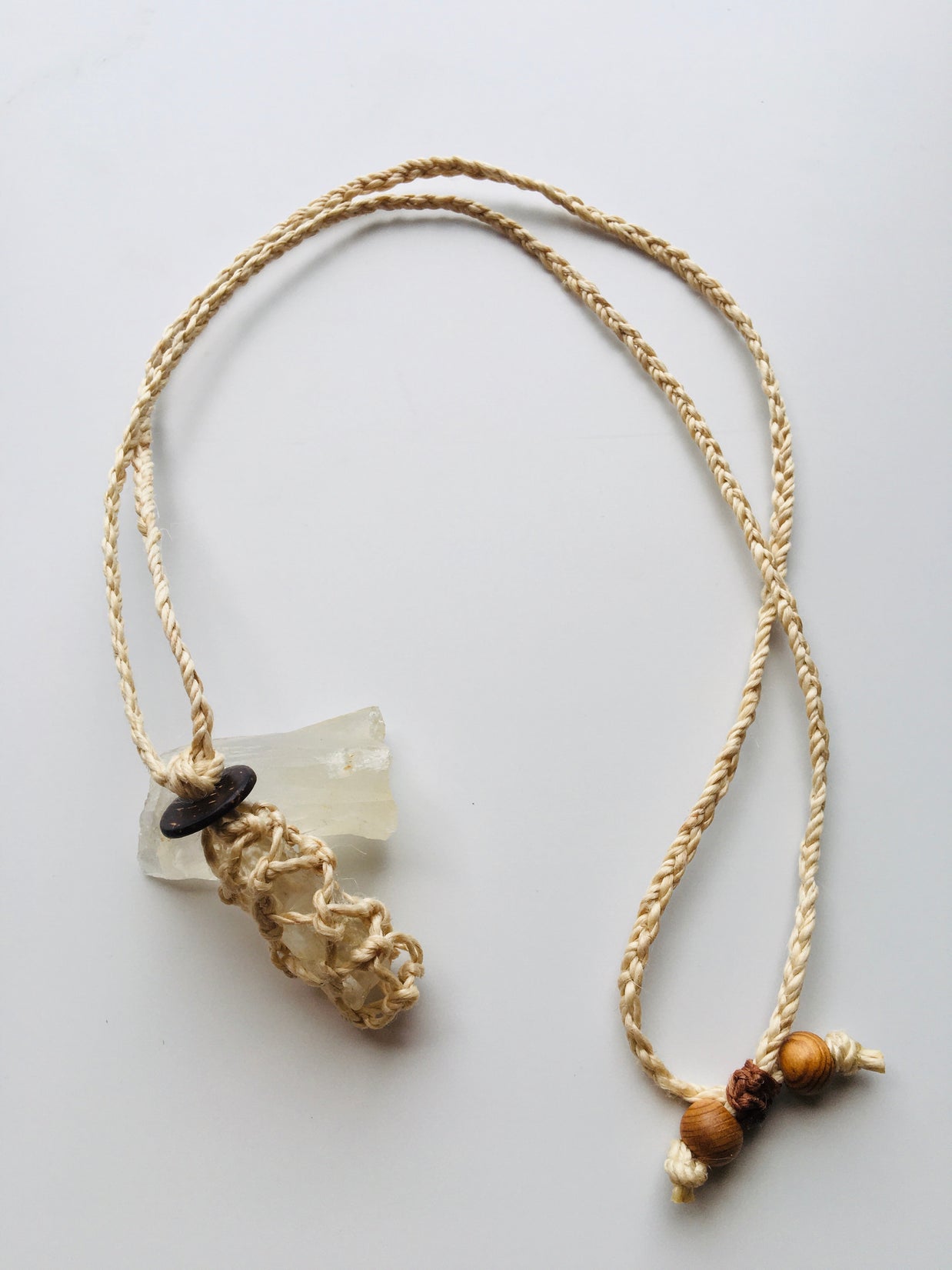 天孫降臨の地高千穂水晶と希少な精麻を使用したペンダント