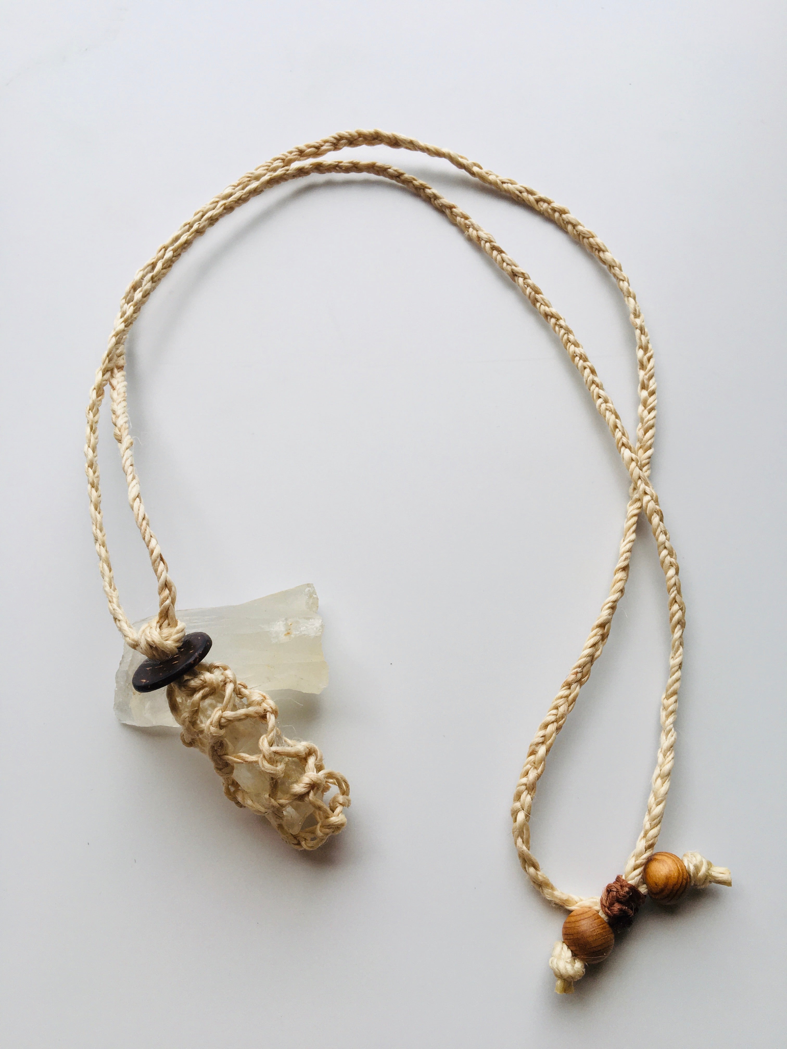 天孫降臨の地高千穂水晶と希少な精麻を使用したペンダント