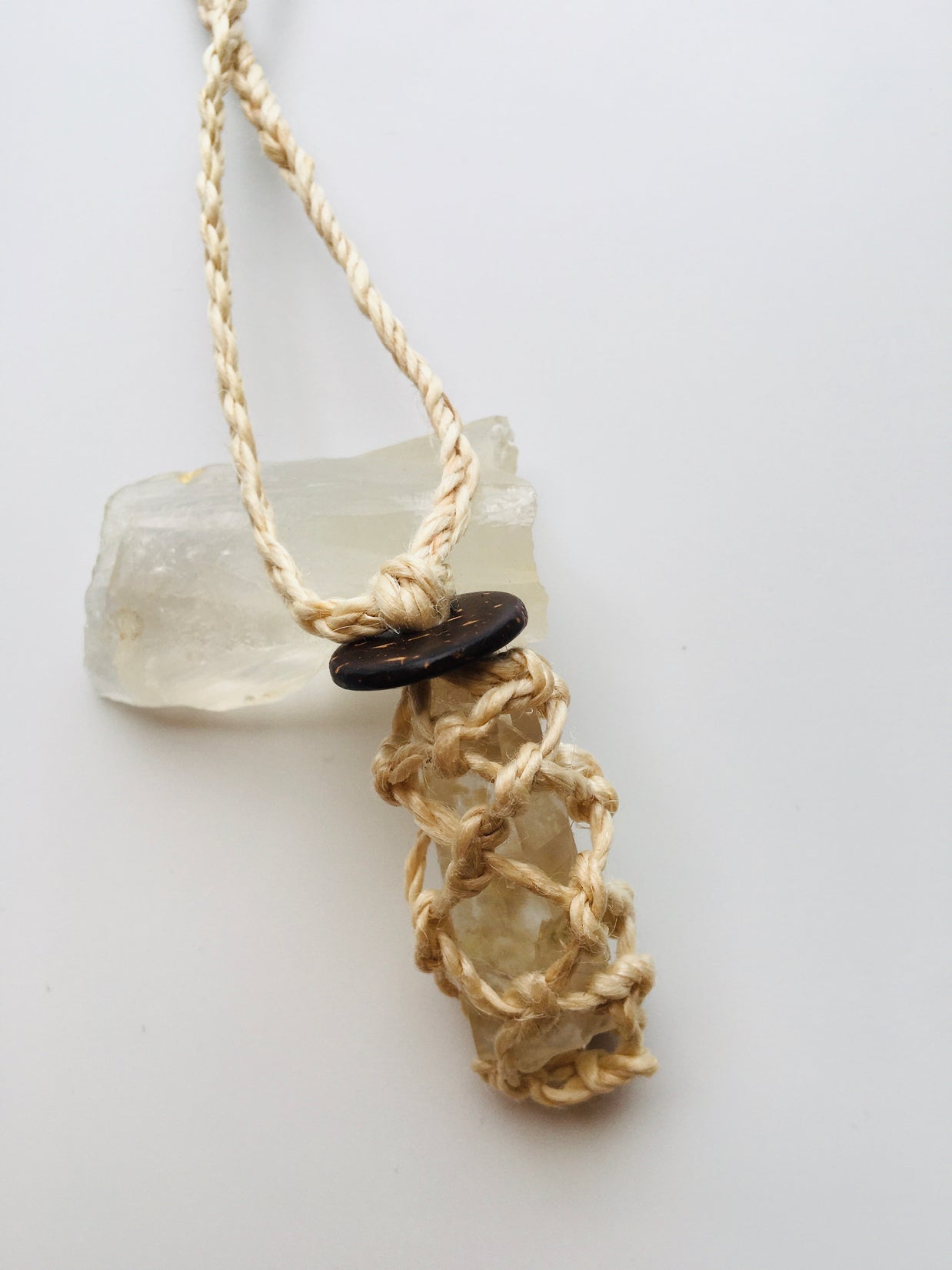 天孫降臨の地高千穂水晶と希少な精麻を使用したペンダント