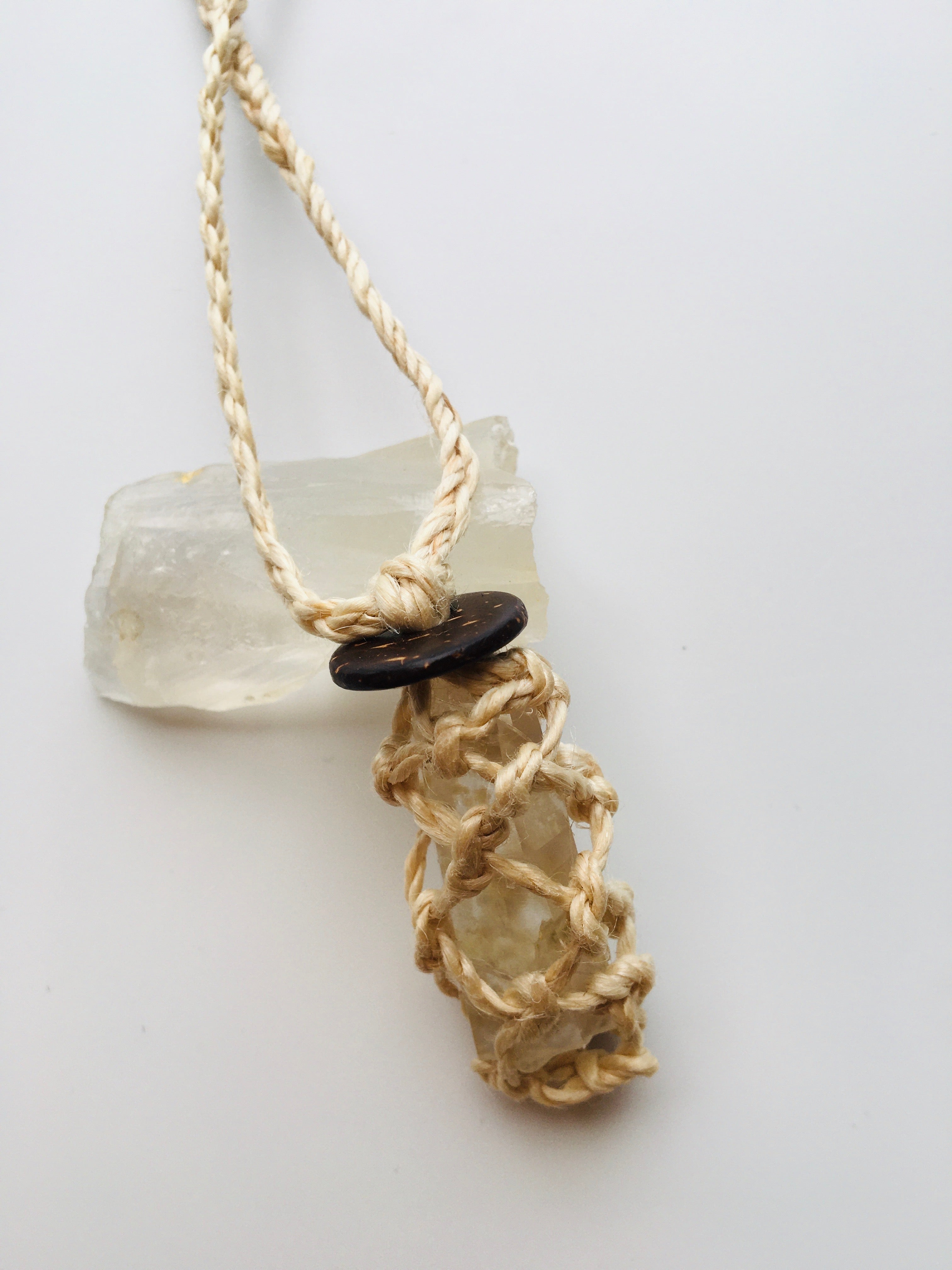 天孫降臨の地高千穂水晶と希少な精麻を使用したペンダント