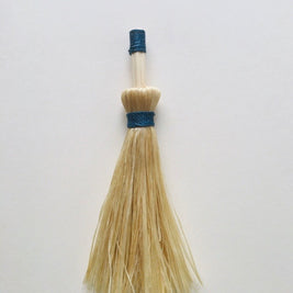 希少な野州麻の藍染め精麻を使用した祓いほうき