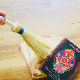 希少な野州麻の藍染め精麻を使用した祓いほうき