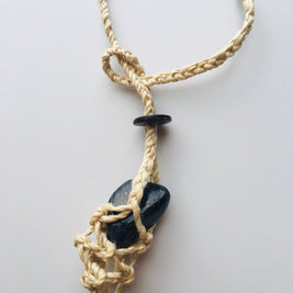 光宿るスペクトロライト御守ペンダント　-Luminous Spectrolite Amulet Pendant-