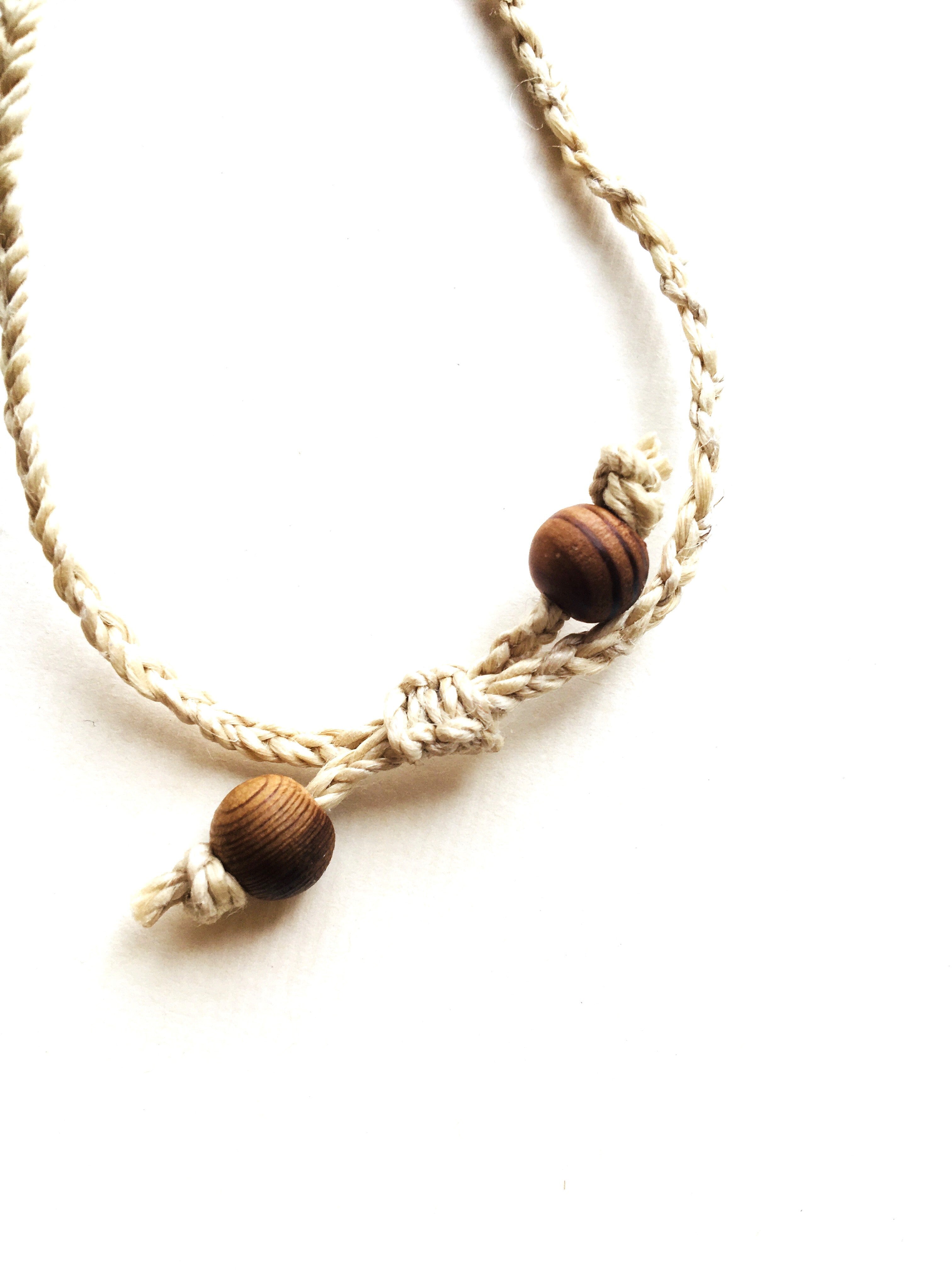 精麻とフローライトの祈りのマクラメペンダント【紐三つ編み】-cred Seima & Fluorite Macram? Pendant ? Braided Cord-