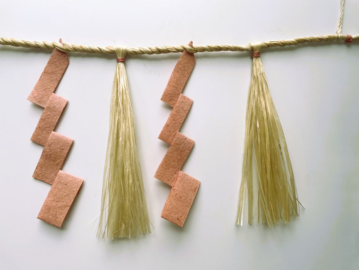 【受注制作】精麻しめ縄・茜の紙垂 ― 空間を清める祓い飾り　Sacred Seima Shimenawa with Madder