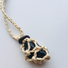 光宿るスペクトロライト御守ペンダント　-Luminous Spectrolite Amulet Pendant-