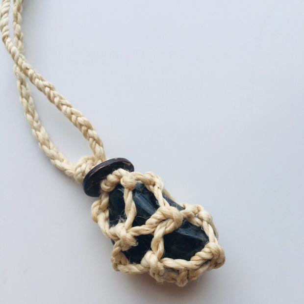 光宿るスペクトロライト御守ペンダント　-Luminous Spectrolite Amulet Pendant-