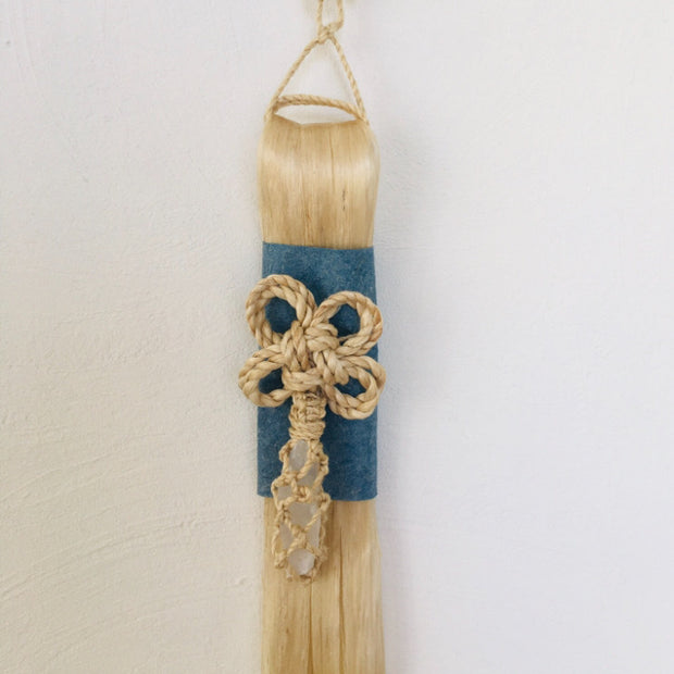 神聖精麻の藍染め飾り ～幸運のクローバーと水晶～　Indigo?Dyed Sacred Seima Ornament