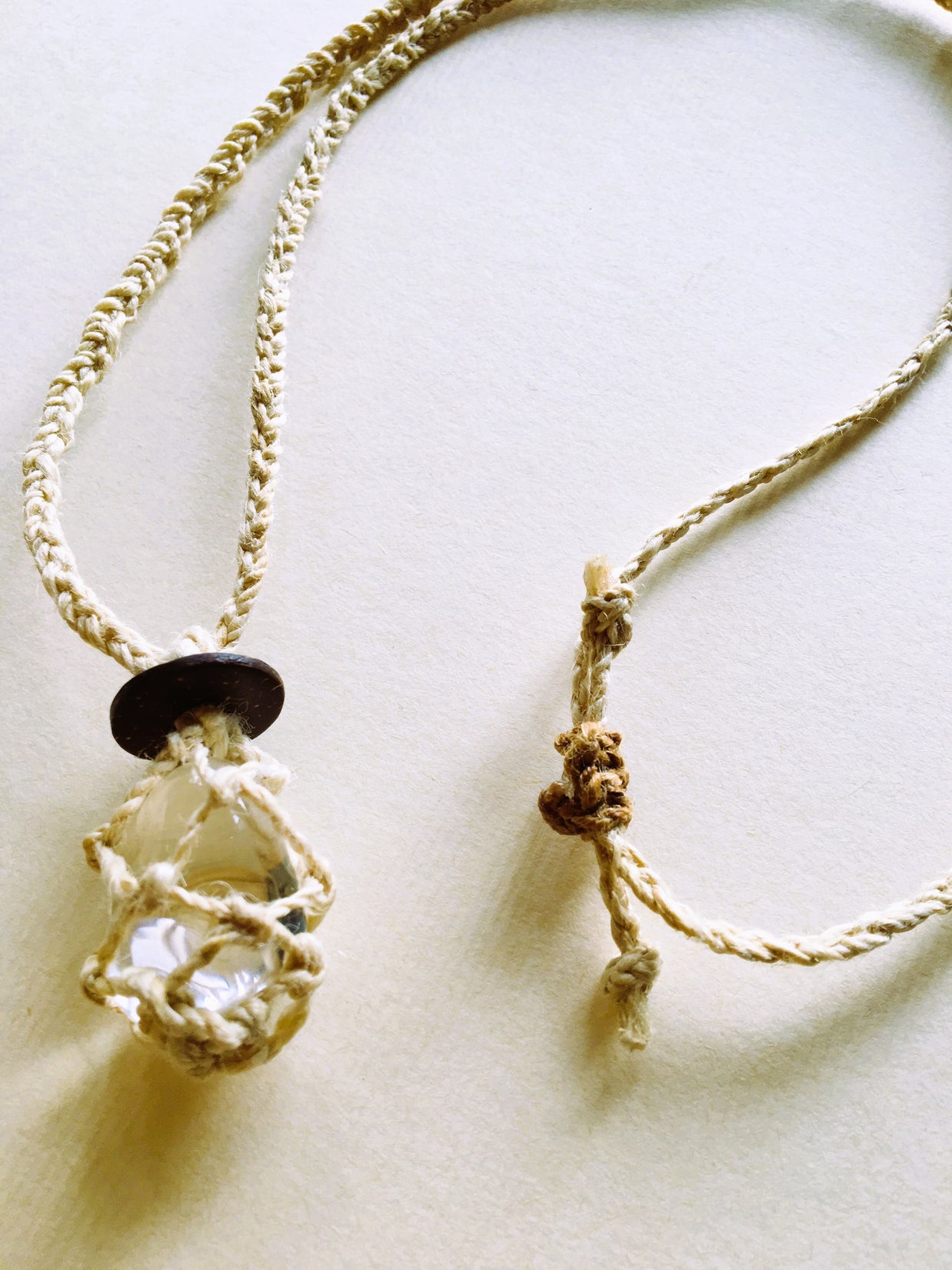 グレードAAAAAランクのヒマラヤ水晶と国産１００％精麻を使用したペンダント　-Pendant Crafted with AAAAA?Grade Himalayan Quartz & 100% Japanese Seima-