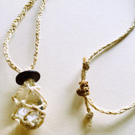 グレードAAAAAランクのヒマラヤ水晶と国産１００％精麻を使用したペンダント　-Pendant Crafted with AAAAA?Grade Himalayan Quartz & 100% Japanese Seima-