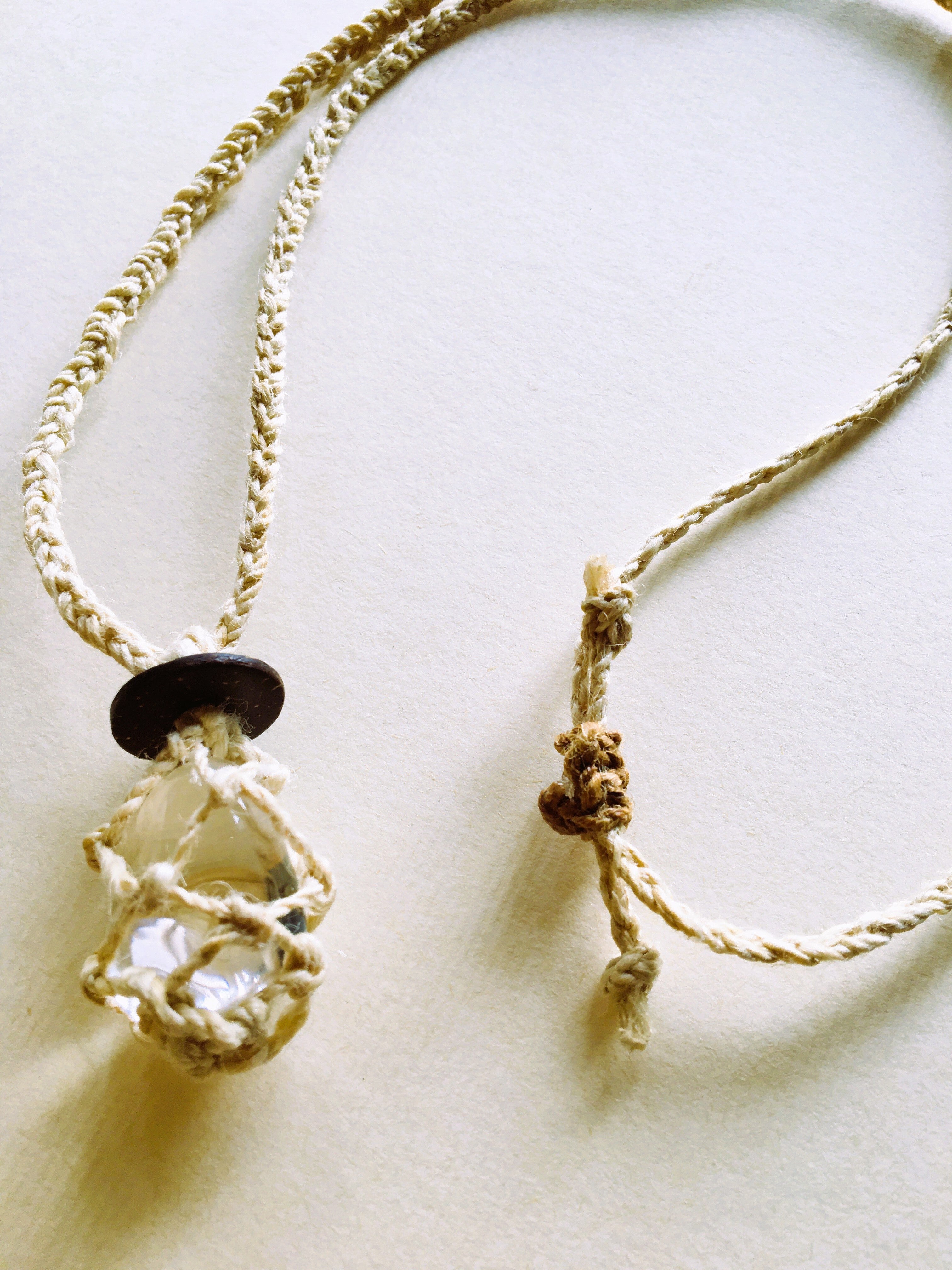 グレードAAAAAランクのヒマラヤ水晶と国産１００％精麻を使用したペンダント　-Pendant Crafted with AAAAA?Grade Himalayan Quartz & 100% Japanese Seima-