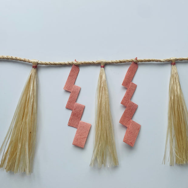 【受注制作】精麻しめ縄・茜の紙垂 ― 空間を清める祓い飾り　Sacred Seima Shimenawa with Madder