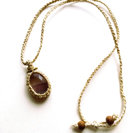 精麻とフローライトの祈りのマクラメペンダント【紐三つ編み】-cred Seima & Fluorite Macram? Pendant ? Braided Cord-