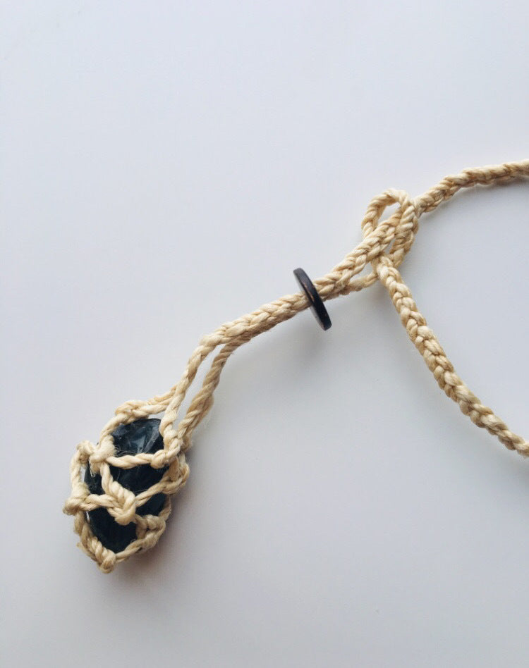 光宿るスペクトロライト御守ペンダント　-Luminous Spectrolite Amulet Pendant-