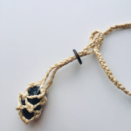 光宿るスペクトロライト御守ペンダント　-Luminous Spectrolite Amulet Pendant-