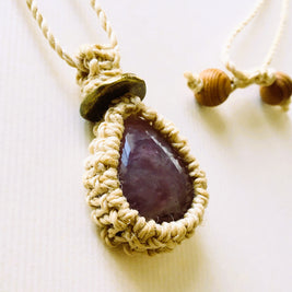 精麻とラズベリークオーツの神聖マクラメペンダント  -Sacred Seima & Raspberry Quartz Macram? Pendant-