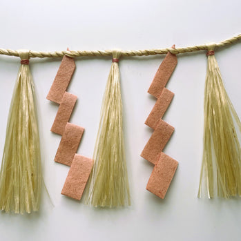 【受注制作】精麻しめ縄・茜の紙垂 ― 空間を清める祓い飾り　Sacred Seima Shimenawa with Madder