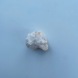水晶ジオード 浄化セット モロッコ産 精麻紐付き（太さ3～4mm・長さ80cm）天然クリスタル 約3cm・一点物｜空間浄化 お守り