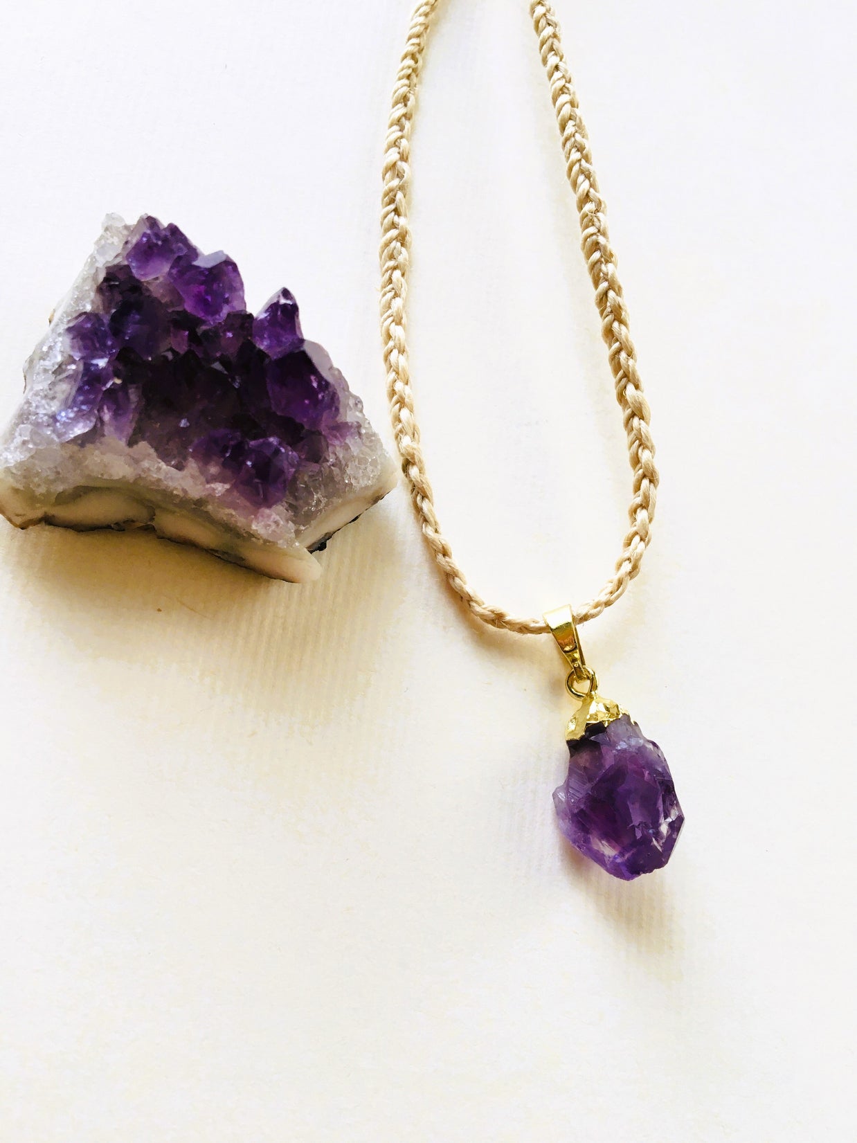 精麻とマイナスエネルギーをプラスに変える石アメジストのお守りペンダント　-Seima & Amethyst Energy?Transforming Amulet Pendant-