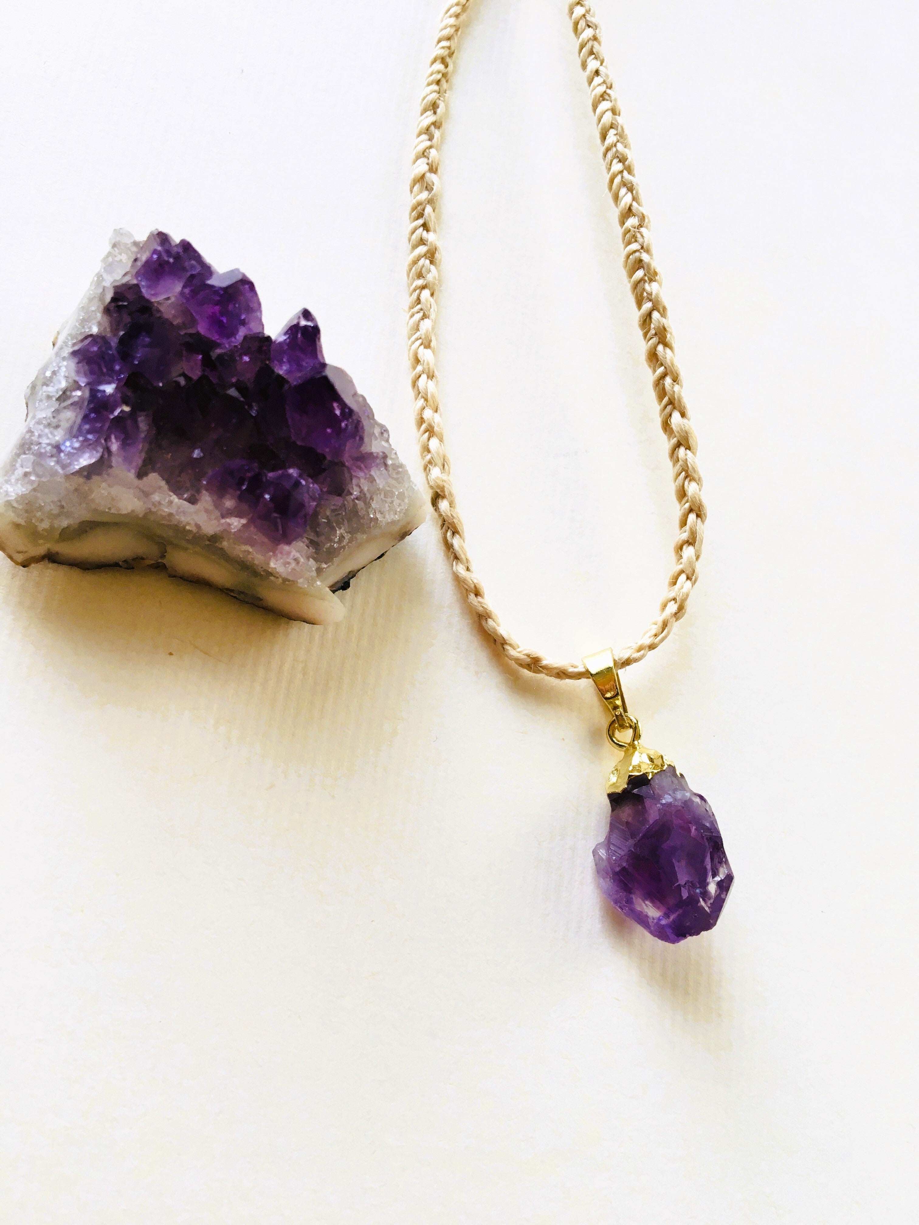 精麻とマイナスエネルギーをプラスに変える石アメジストのお守りペンダント　-Seima & Amethyst Energy?Transforming Amulet Pendant-