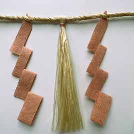 【受注制作】精麻しめ縄・茜の紙垂 ― 空間を清める祓い飾り　Sacred Seima Shimenawa with Madder