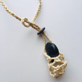 光宿るスペクトロライト御守ペンダント　-Luminous Spectrolite Amulet Pendant-