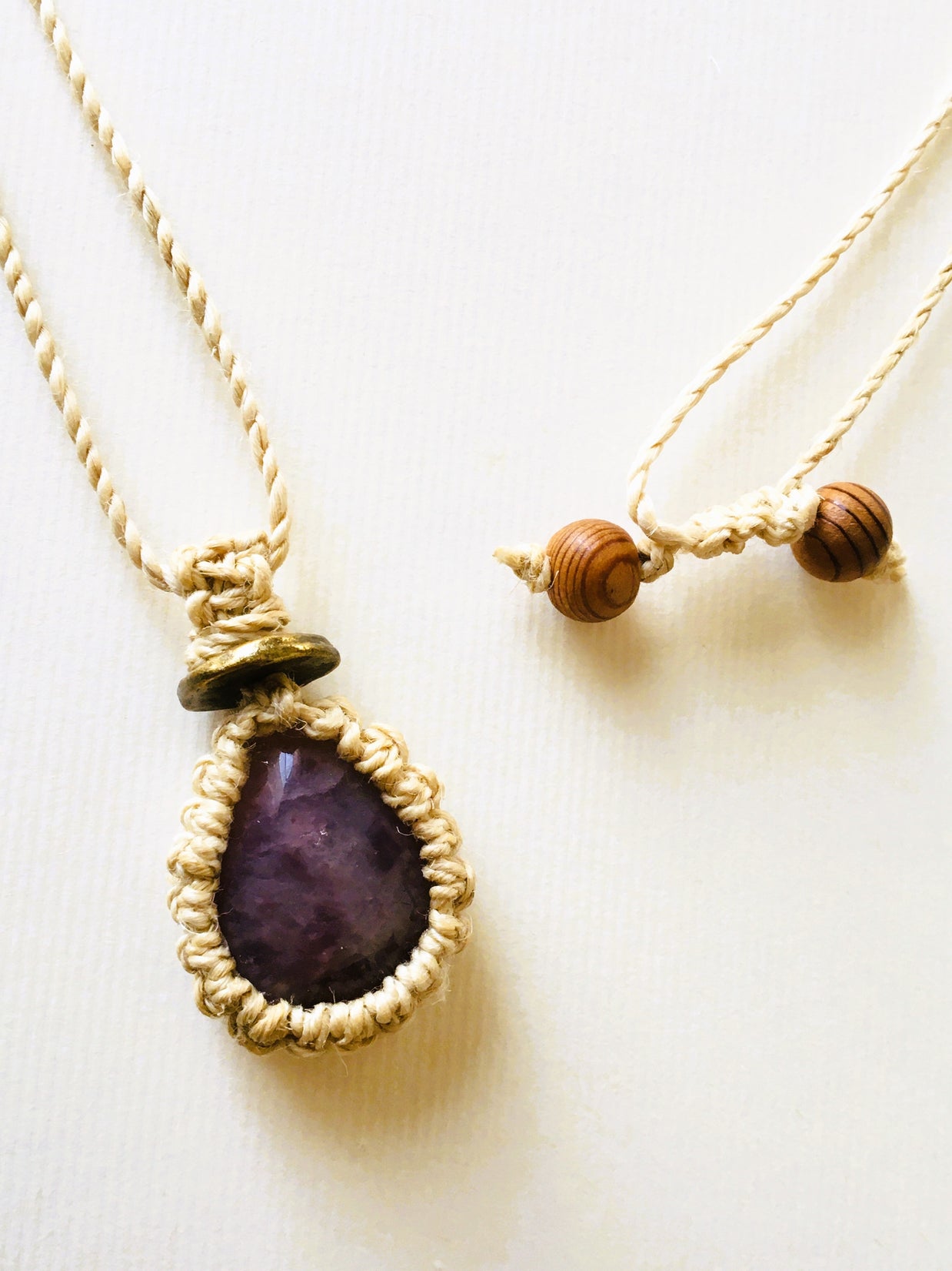 精麻とラズベリークオーツの神聖マクラメペンダント  -Sacred Seima & Raspberry Quartz Macram? Pendant-