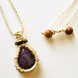 精麻とラズベリークオーツの神聖マクラメペンダント  -Sacred Seima & Raspberry Quartz Macram? Pendant-
