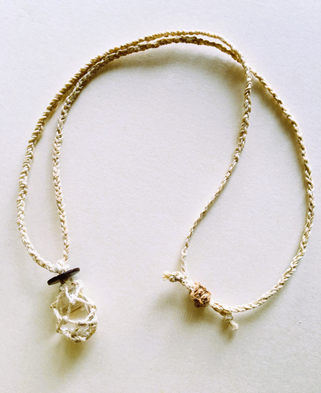 グレードAAAAAランクのヒマラヤ水晶と国産１００％精麻を使用したペンダント　-Pendant Crafted with AAAAA?Grade Himalayan Quartz & 100% Japanese Seima-